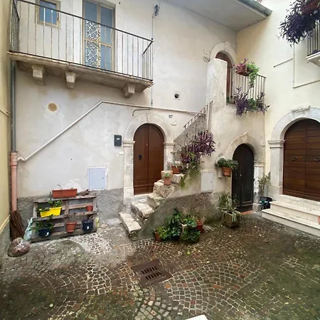 In Fuga Dal Centro Urbano Holiday home Pettorano sul Gizio